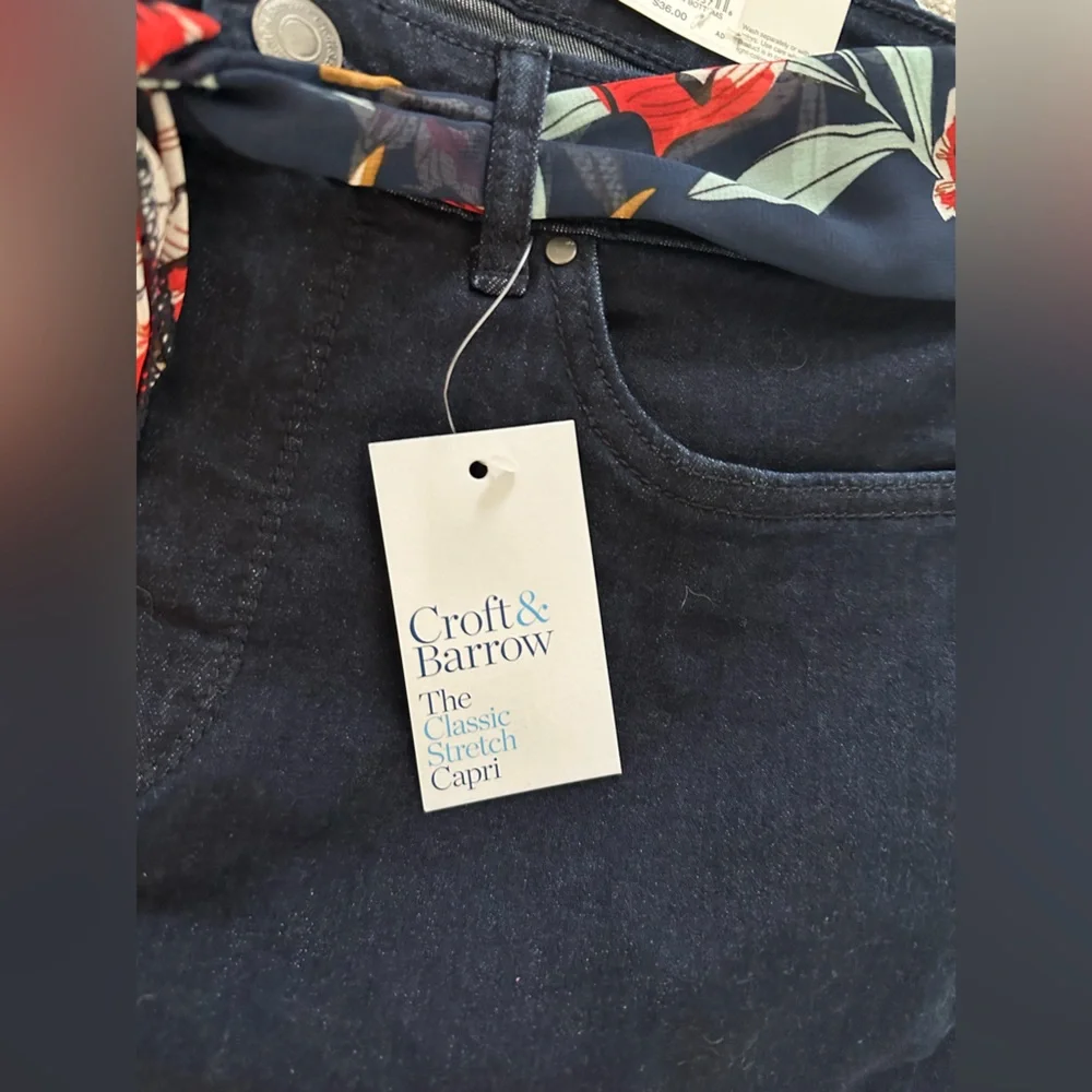 Croft & Barrow Capri Jeans Size 8 Dark Rinse Mid-Rise Stretch NWT - Picture 2 of 9